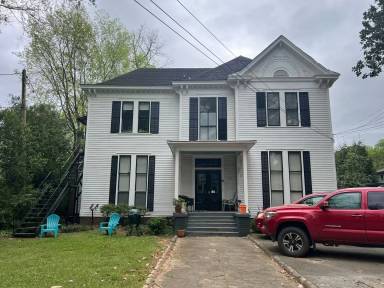 Main picture of 235 Hill St