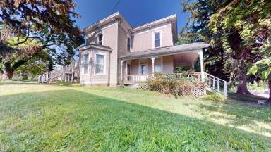 Main picture of 313 W 4th St