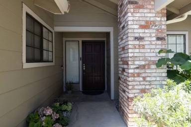 Main picture of 805 N Rosemore Ave