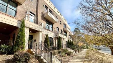 Main picture of 610 West Blvd