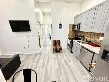 Main picture of 2255 N Broad St