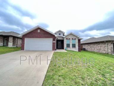Main picture of 6002 NW Meade St