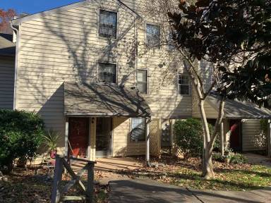 Main picture of 410 Oak Hollow Ct