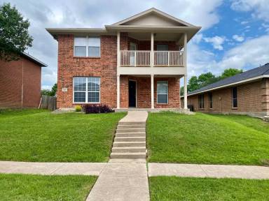 Main picture of 737 Dreda Cir