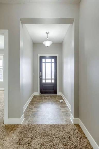 Main picture of 18418 Farnam St