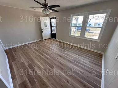 Main picture of 806 S Beverly Dr