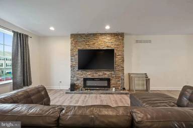 Main picture of 1340 Carrick Ct