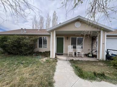 Main picture of 29 W Leavitt Ln