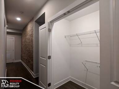 Main picture of 2618-26 N Rockwell St