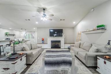 Main picture of 4 Huesca Ln