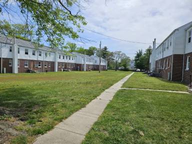 Main picture of 1001 S Main St