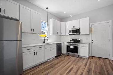 Main picture of 1532 N Keystone Ave