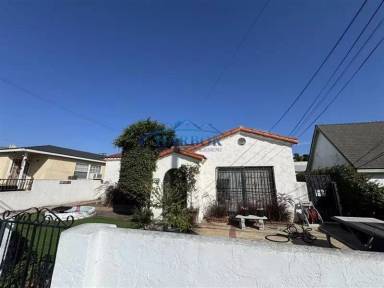 Main picture of 820 W 1st St