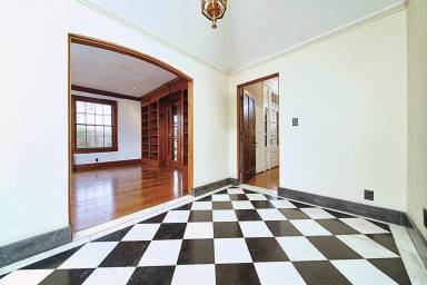 Main picture of 3944 Woodlawn Dr