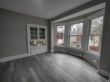 Main picture of 136 Broadway