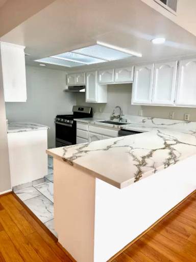 Main picture of 421 N Kenneth Rd