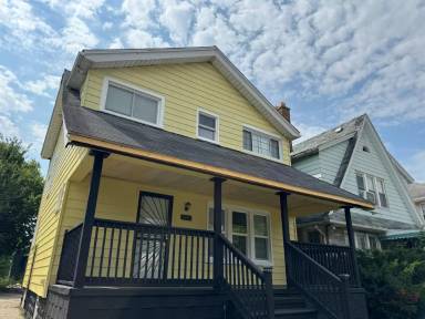Main picture of 2447 Leslie St