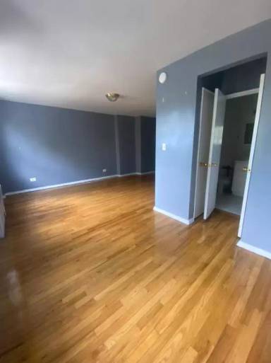 Main picture of 6645 Broadway