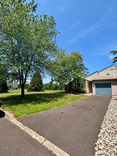 Main picture of 37 Kern Dr