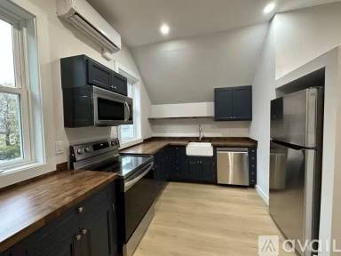 Main picture of 31 1/2 New York St