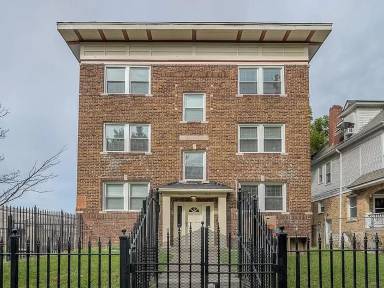 Main picture of 3816 Central St