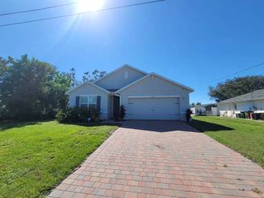 Main picture of 1142 SE 19th Ln