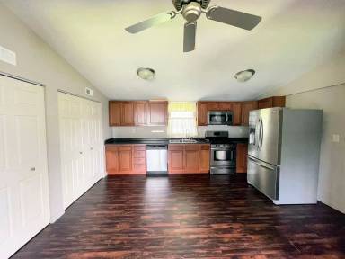 Main picture of 3001 N Barr St