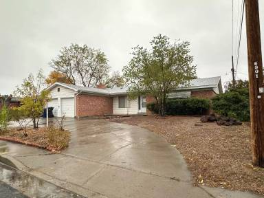 Main picture of 2900 Las Cruces Rd NE