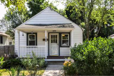 Main picture of 125 Charles St