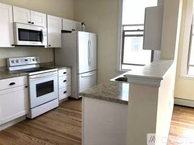 Main picture of 403 N Commercial St