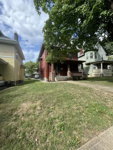 Main picture of 196 E Northwood Ave