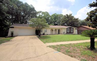 Main picture of 1016 Pine Lake Dr