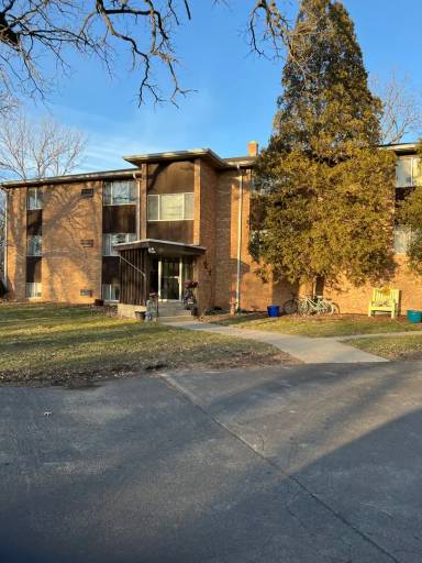 Main picture of 929 W Locust St