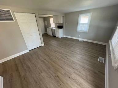 Main picture of 1128 S Denny St