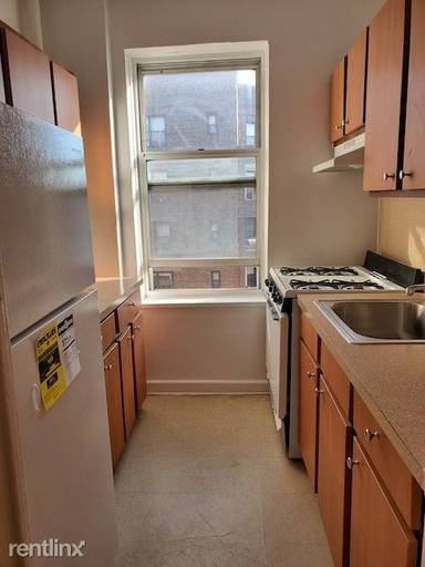 Main picture of 10905 72nd Ave