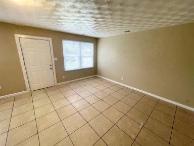 Main picture of 2430 Saint Paul St