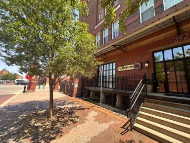 Main picture of 242 N Mead St