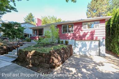 Main picture of 7433 SE Main St