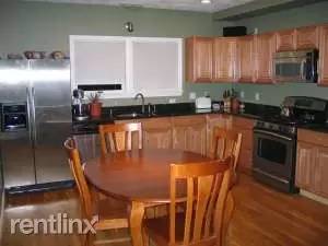 Main picture of 4 Wadsworth St