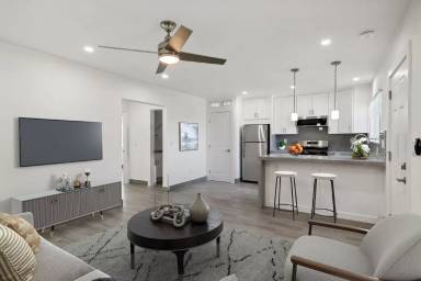 Main picture of 340 N 1st St