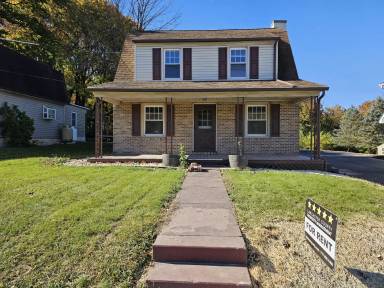 Main picture of 233 E Fulton St