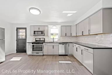 Main picture of 824 E 10th Ave