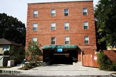 Main picture of 110 S Roberson St