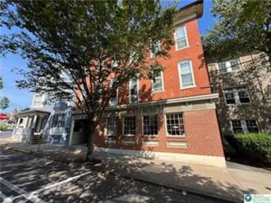 Main picture of 25 S Main St