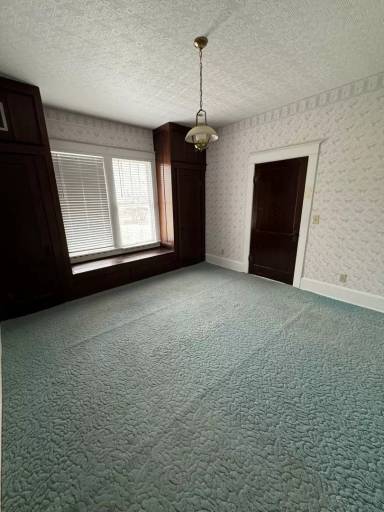 Main picture of 402 S Summer St