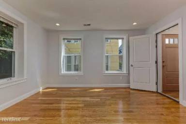 Main picture of 737 Parker St
