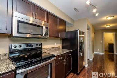 Main picture of 1000 Oakcrest St