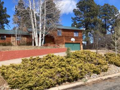 Main picture of 405 Fir Dr