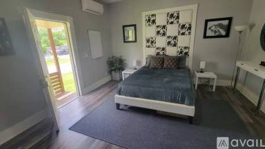 Main picture of 2120 Sadler Ave