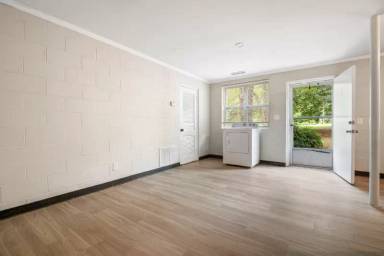 Main picture of 2209 Morehead Ave